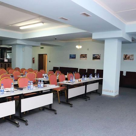 Экипаж Hotel Almati Kültér fotó