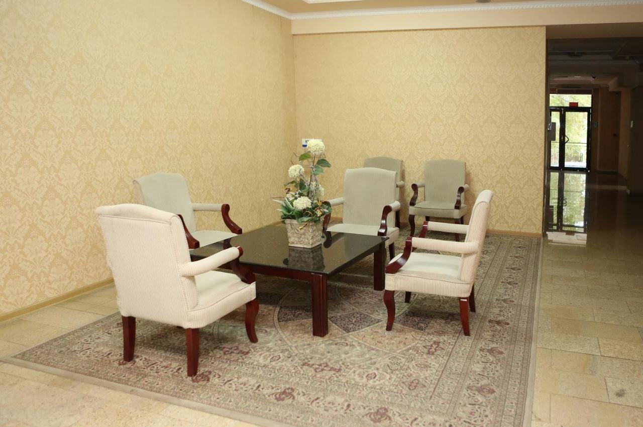 Экипаж Hotel Almati Kültér fotó