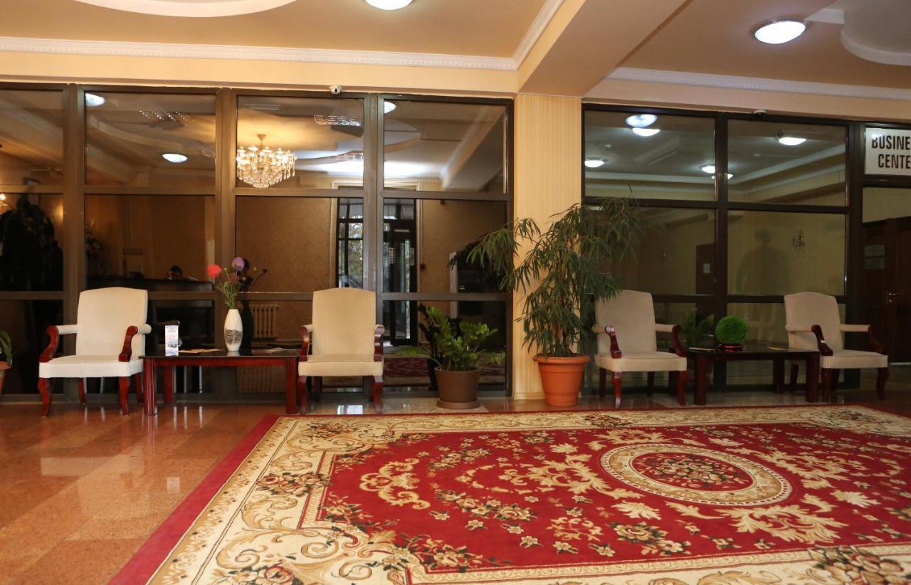 Экипаж Hotel Almati Kültér fotó