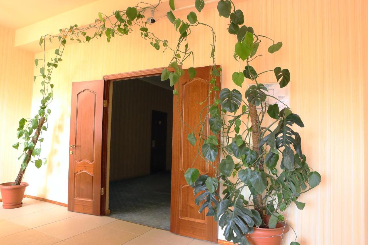 Экипаж Hotel Almati Kültér fotó