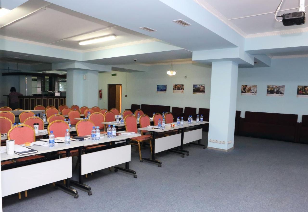 Экипаж Hotel Almati Kültér fotó