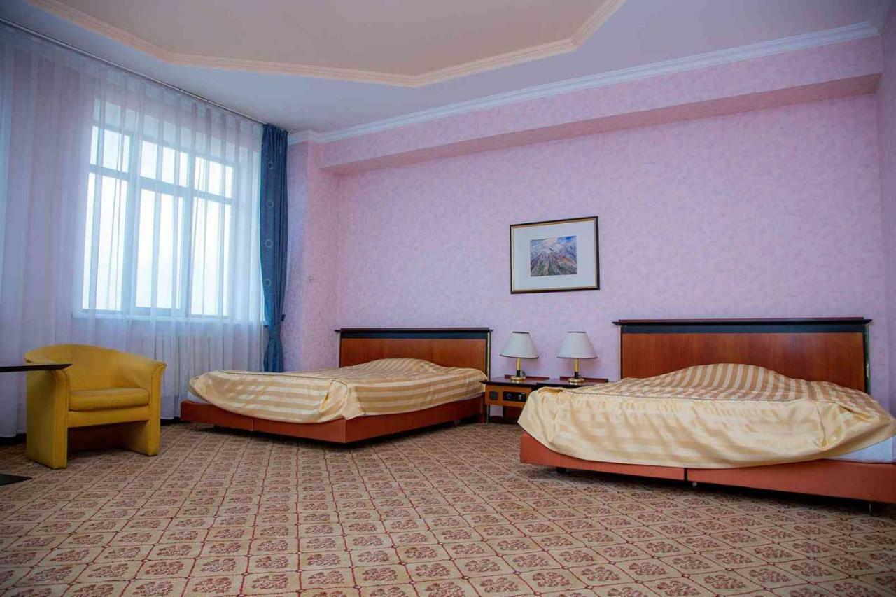 Экипаж Hotel Almati Kültér fotó