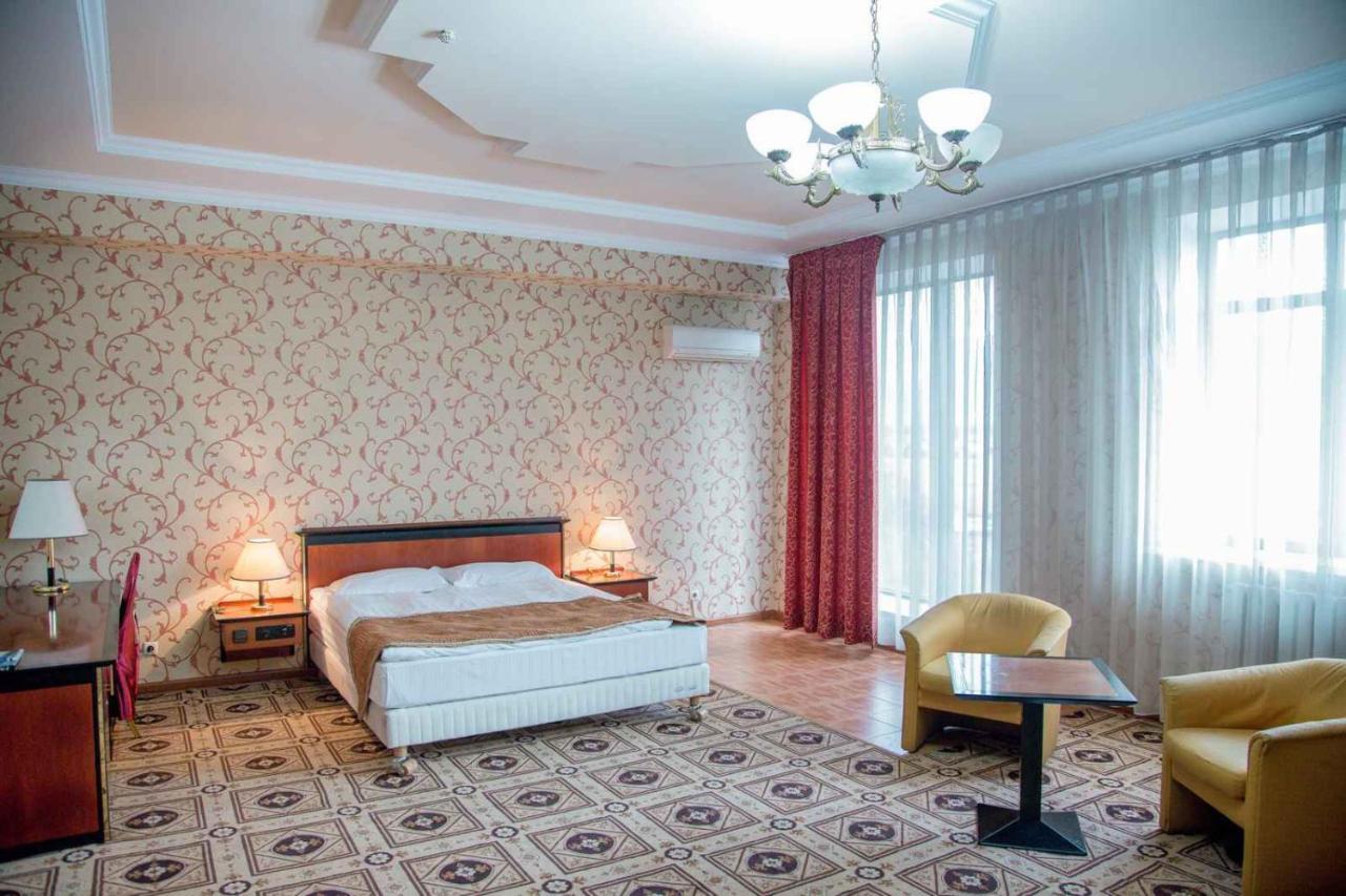 Экипаж Hotel Almati Kültér fotó